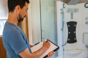 I vantaggi di affidarsi a un’impresa specializzata per ristrutturare il bagno